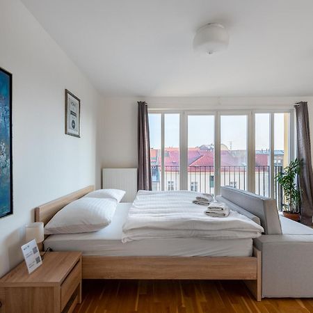 Sunny Safron Apartment プラハ エクステリア 写真