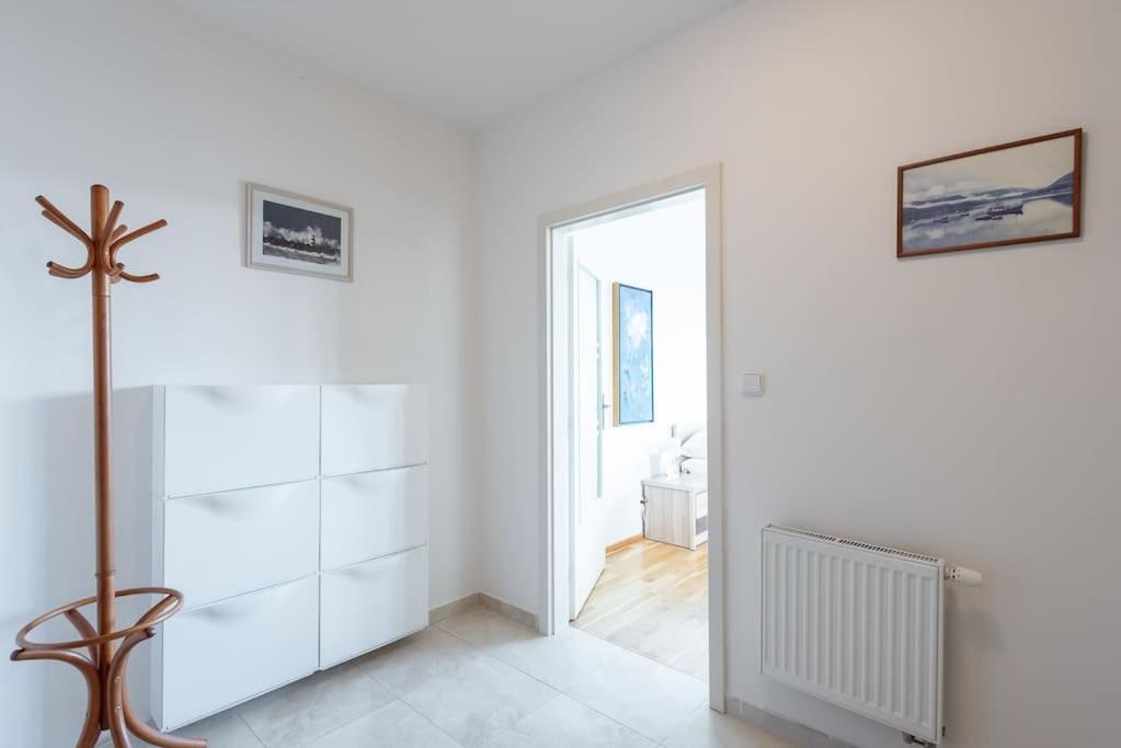 Sunny Safron Apartment プラハ エクステリア 写真