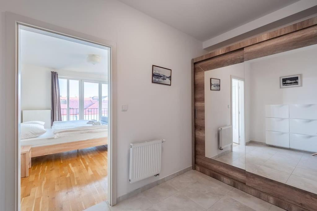 Sunny Safron Apartment プラハ エクステリア 写真